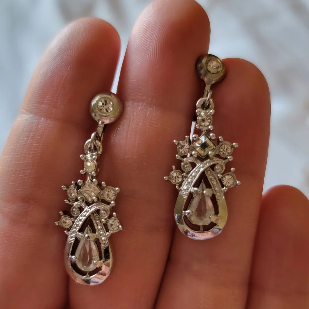 Vintage Signed Lustern Designer Earrings Screwback Rhinestone Accent